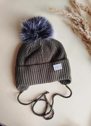 Шапка на флисе на завязке с помпоном