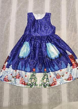 Платье платье с новогодним принтом на 7-9роков.