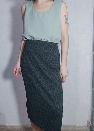 Теплая зелёная хакки миди юбка леопардовая