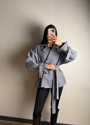 Пальто двубортне жіноче вкорочене з поясом
