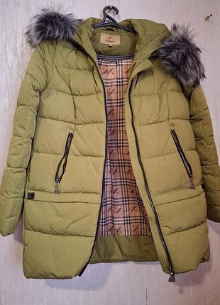 Куртка зеленого цвета