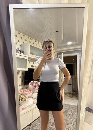Черная короткая юбка