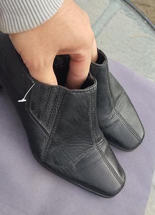 Жіночі шкіряні туфлі