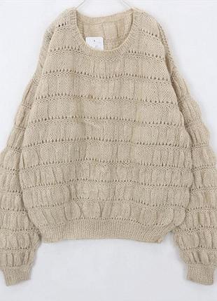 Ніжний в'язаний шерстяний светр в рюші
