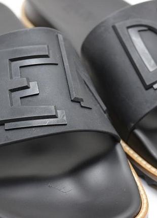 Шльопанці fendi.