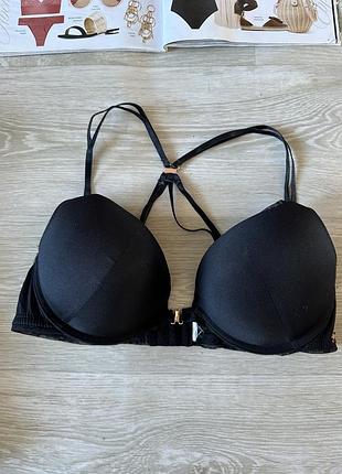 Чёрный гладкий бюстгальтер с пушап