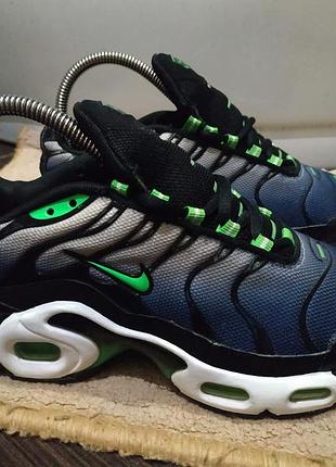 Женские кроссовки nike air max plus tn с технологией tuned air.