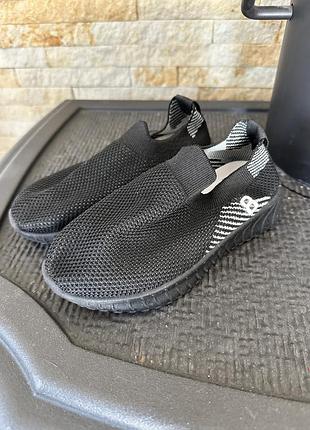 Чорні кросівки - сіточки