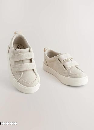 Кросівки next