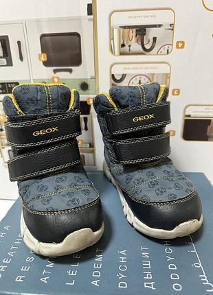 Чоботи зимові дитячі geox amphibiox темно сині на липучках 27 розмір устілка 17 см