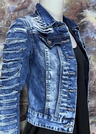 Джинсовая куртка женская xxs 40 размер стильная с разрезами и потертостями