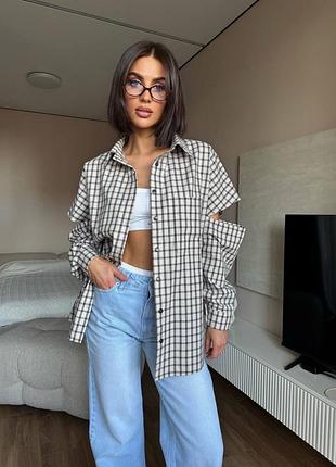 Сорочка в клітинку чорно-біла з декором надірваних рукавів фланелева 1059 оверсайз