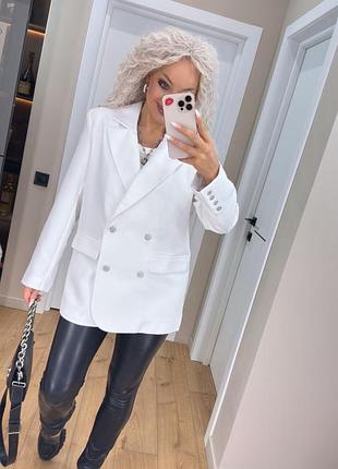 Женский жакет пиджак молочный белый с костюмки барби свободный прямой на пуговицах с подплечниками