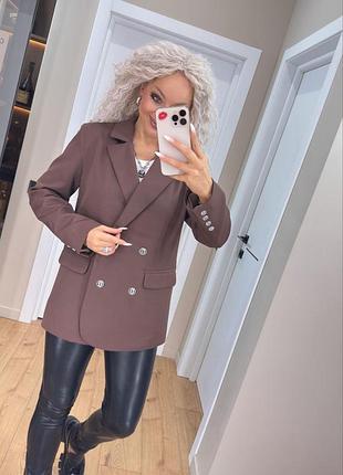 Жіночий жакет піджак коричневий шоколадний з костюмки барбі вільний прямий довгий на гудзиках з підплечниками
