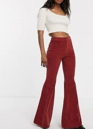 Стильные вельветовые брюки/ джинсы/ клеш  вишнево- красного цвета, 40/ l/48  американского бренда jelly jeans.