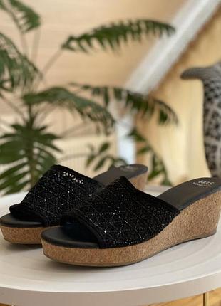 Шлепки на танкетке,в мелкие пайетки