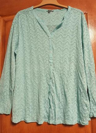 Блузка красивая, большой размер.