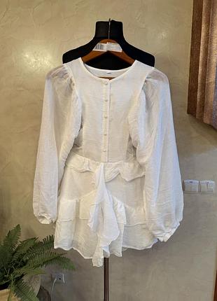 Легка, біленька сукня в стилі бохо