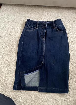 Джинсова спідниця до колін темно синього кольору в розмірі м