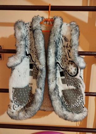 Теплая красивая жилетка гуцулка на 5-6 лет+ подарок