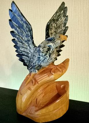 Дерев'яна статуетка орла