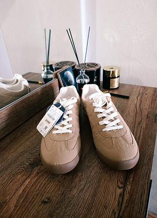 Це універсальні кросівки oysho для повсякденного носіння та прогулянок. 39р.