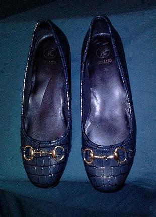 Туфли женские лаковые. натуральная кожа