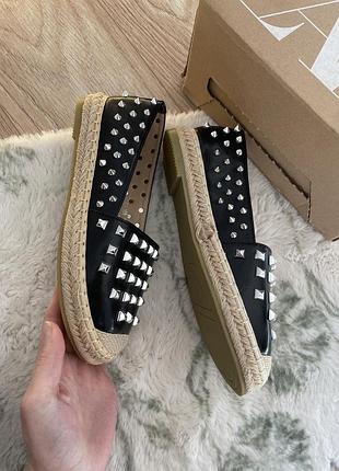 Балетки з камфнцями