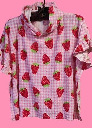 Полотенце - пончо для двечинки с клубничным принтом