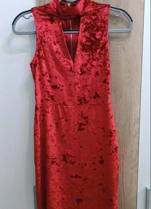 Сукня рубінова з оксамиту