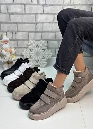 Женские кожаные зимние ботинки в цветах