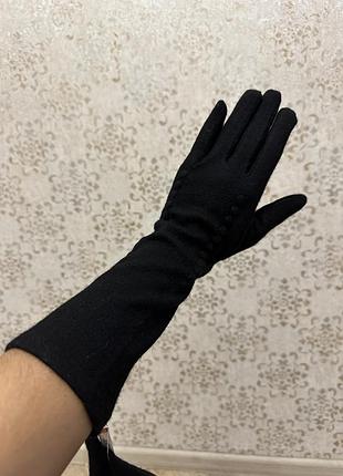 Довгі чорні теплі рукавички з вовни