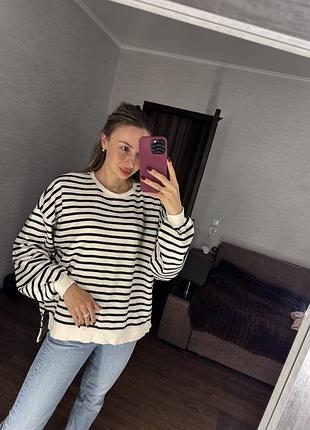 Світшот reserved, в ідеальному стані, розмір s, крій оверсайз