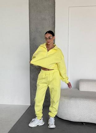 Женский брючный прогулочный костюм