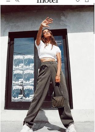 Темно-сірі широкі штани у смужку теплі бренду  motel нові