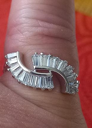 Элегантная кольца с цирконами. англия.