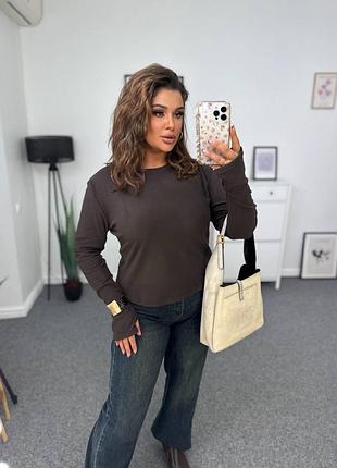 Лонгслив с вырезом для пальца, ткань очень теплая, приятная к телу, хорошо тянется.