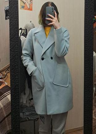 Голубое женское пальто