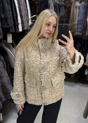 Стильна шубка із вовни