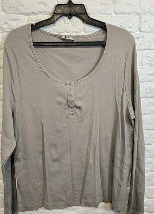 Фирменный лонгслив