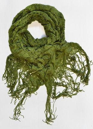 Оливковый тонкий шарф с длинными кисточками