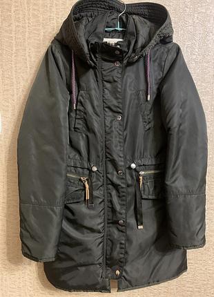Куртка жіноча оливкового кольору з капюшоном розмір s
