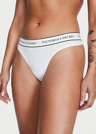 Трусики-стринги хлопковые с логотипом на резинке от бренда victoria’s secret белые. оригинал