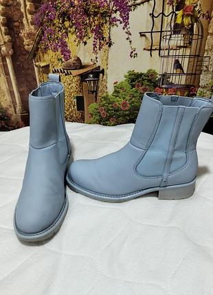 Чобітки, черевики від clarks. розмір 37. устілки 23 см.