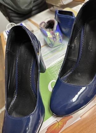 Жіночі туфлі