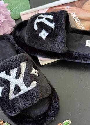 Тапочки жіночі