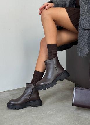 Шкіряні шоколадні черевики