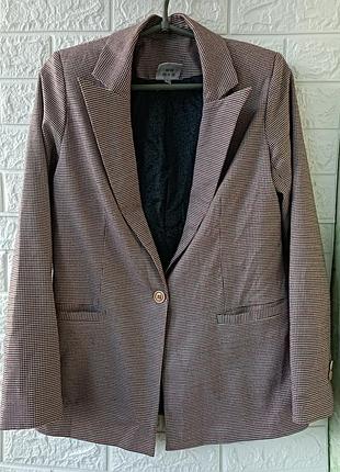 Гарний жіночий піджак