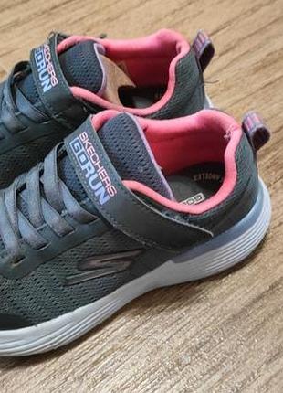 Фирменные кроссовки на девочку skechers-33 г