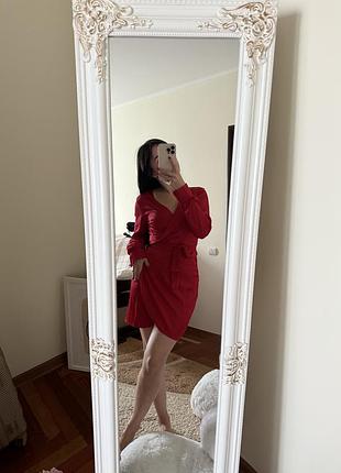 Атласна червона сукня на запах❤️